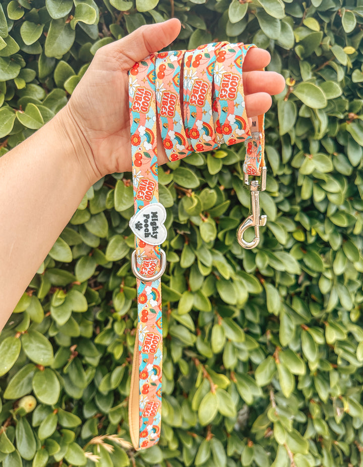 Comfort Leash - Retro Babe ☮️